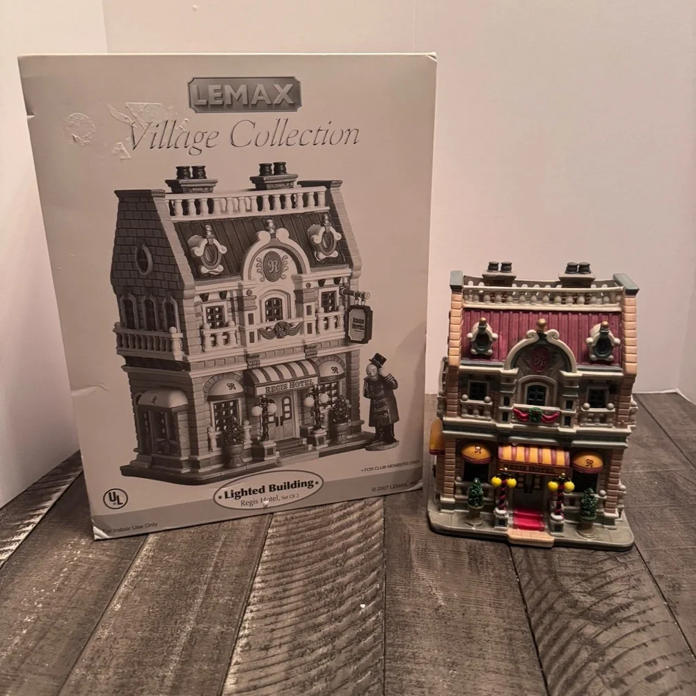 Lemax Regis Hotel Village Collection Lighted Building Club Limited Edition READ